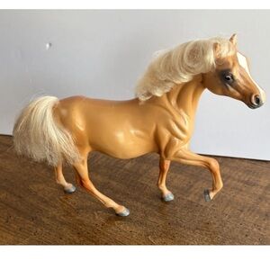 Vintage Grand Champion Horse Mare Toy light brown with blonde hair 1988 Cl